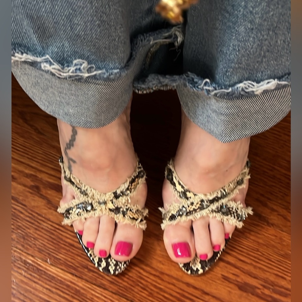 Richard Tyler Crisscross Fringe & Grey Stone Snakeskin Heeled Sandals Size 7 - Picture 3 of 16